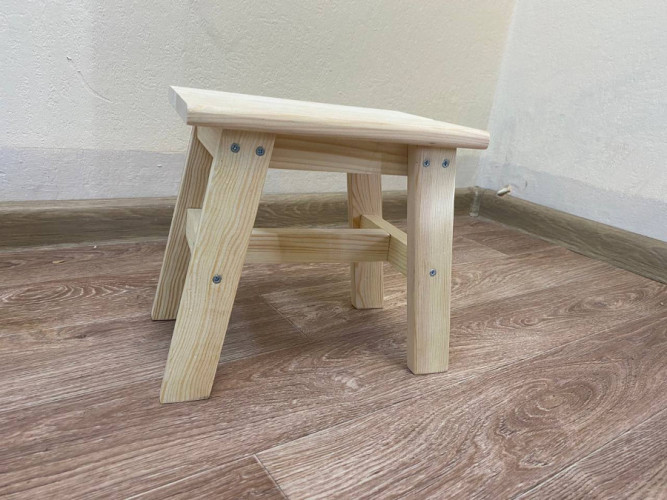 Табурет деревянный в Екатеринбурге