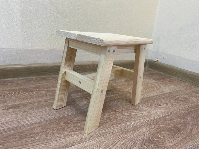 Табурет деревянный в Екатеринбурге